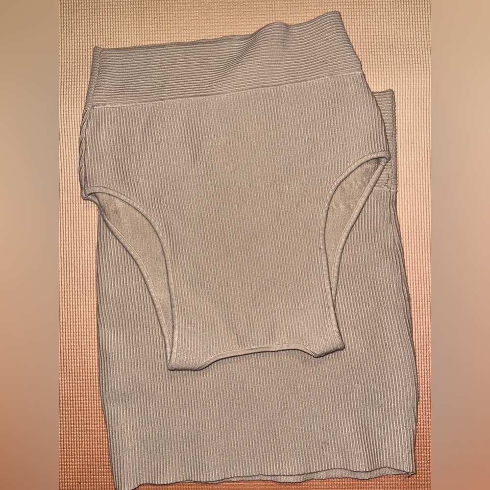 House of Harlow 1960 Knit Co-ord Set (Top and Skirt) large new with tag - Picture 3 of 5